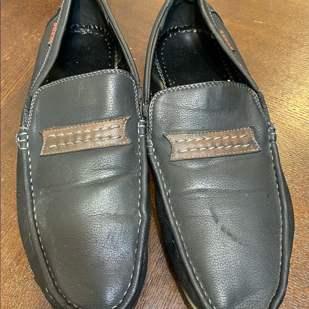 Men’s black leather shoes in excellent condition. Size 7.
